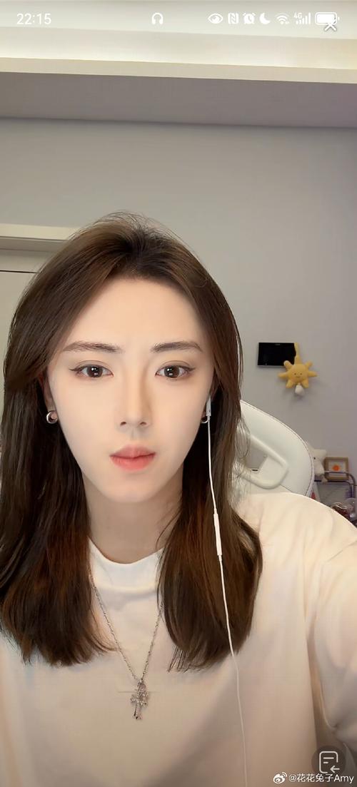 虎牙直播董月月照片