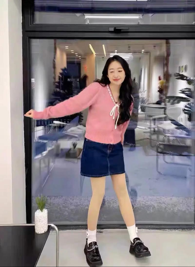 抖音粉红色衣服女人