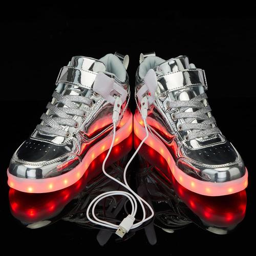 抖音机灵头的发光鞋