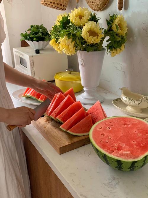 抖音上切西瓜的视频