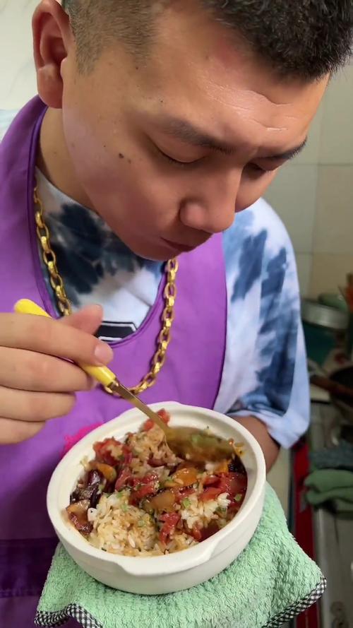 快手有个人专吃活物