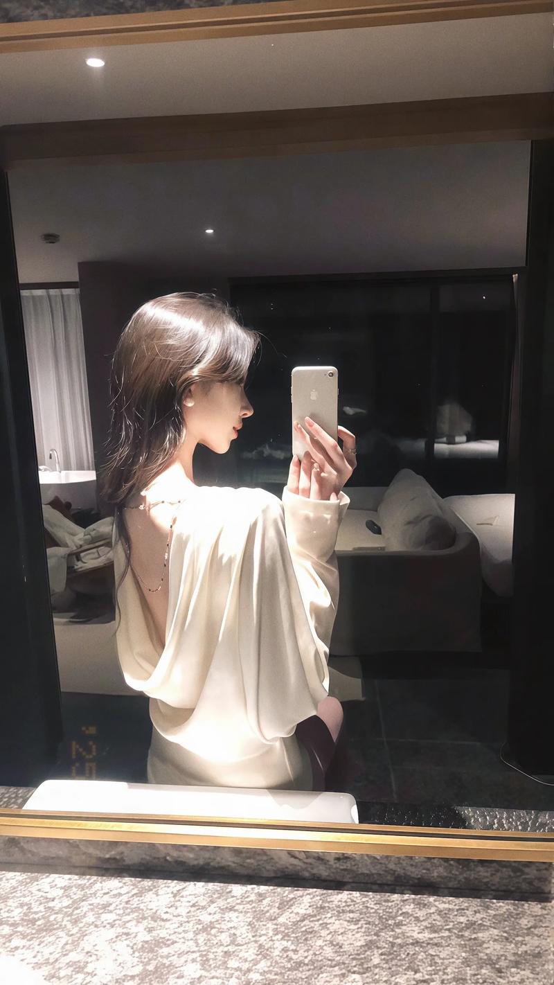 抖音上搂后背的长裙