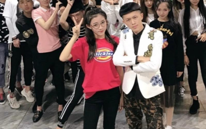 快手牌牌琦徒弟照片