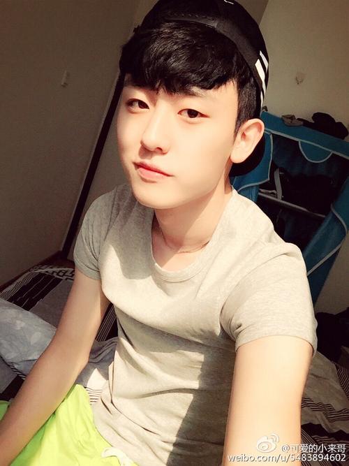 快手小来哥头发颜色