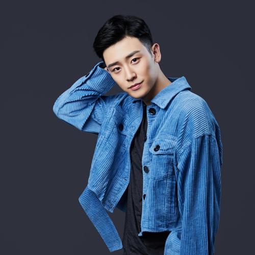 快手小来哥头发颜色