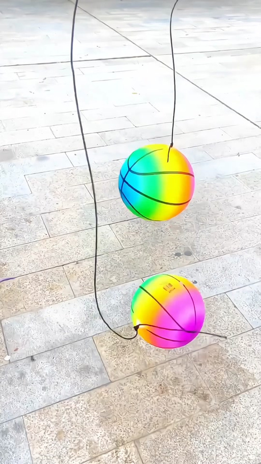 抖音单腿跳跳球视频