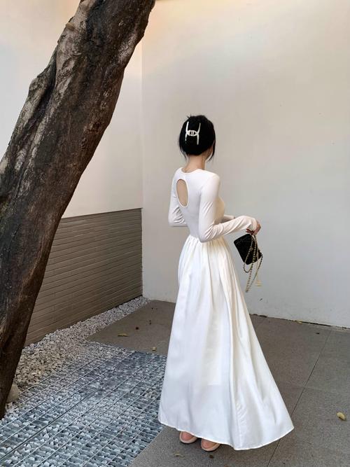 抖音漏后背的我裙子