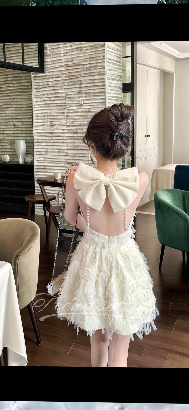 抖音漏后背的我裙子