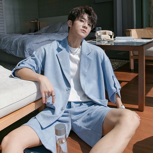 西服短裤型男拍抖音